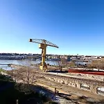 Family With Terrace And View Of Apartment Nantes